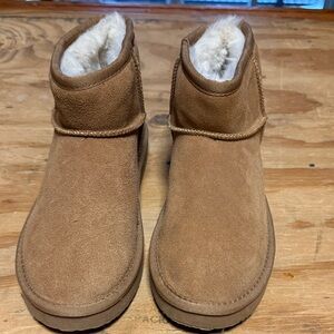 Serra Beige Shearling-Lined Footwear